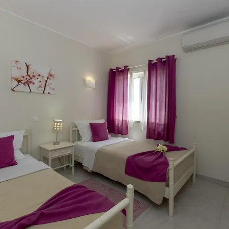 Курортный комплекс Rocha Brava Village Карвоейру