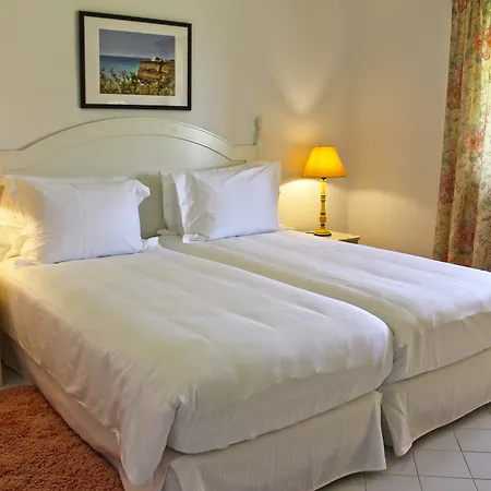 Resort Rocha Brava Village 4*
