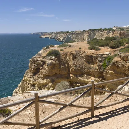Курортный комплекс Rocha Brava Village Карвоейру